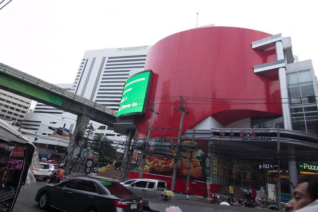 Sky Suites Bangkok Exterior photo