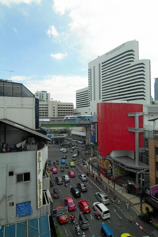 Sky Suites Bangkok Exterior photo